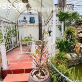 Biệt thự cổ điển, 3 tầng, 245m2, sân rộng ô tô đỗ được, Dĩ An, 8.5 Tỷ